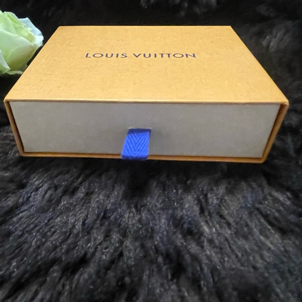 Louis Vuitton Brown and Gold Monogram Key Pouch - Picture 14 of 14
